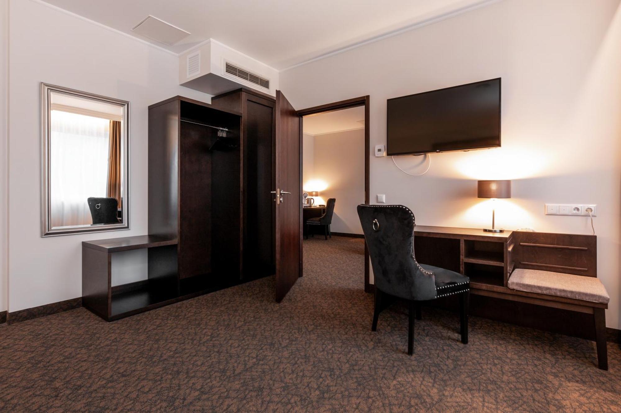 Adoryal Hotell 탈린 외부 사진